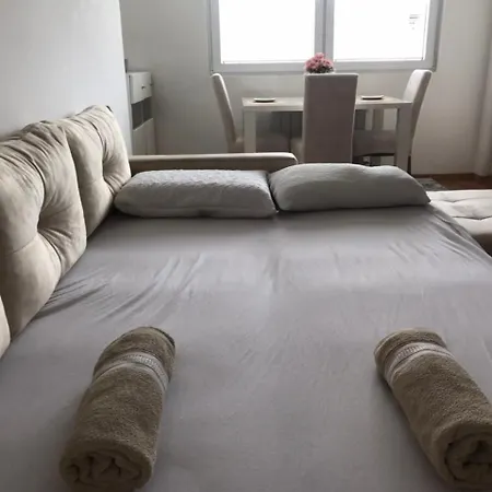 Center Serviced Apartment *
