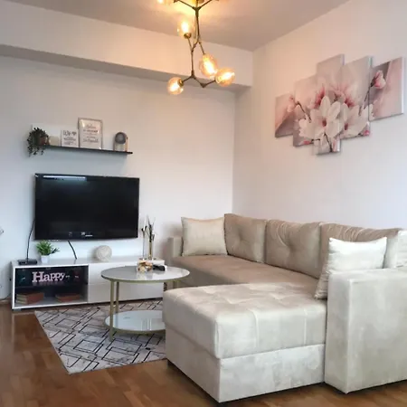 Center Serviced Apartment