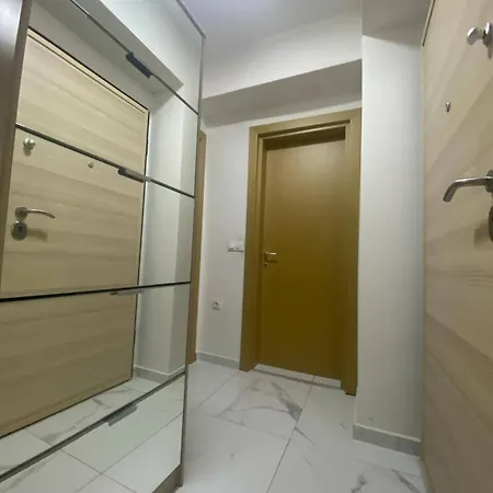 Center Serviced Apartment *